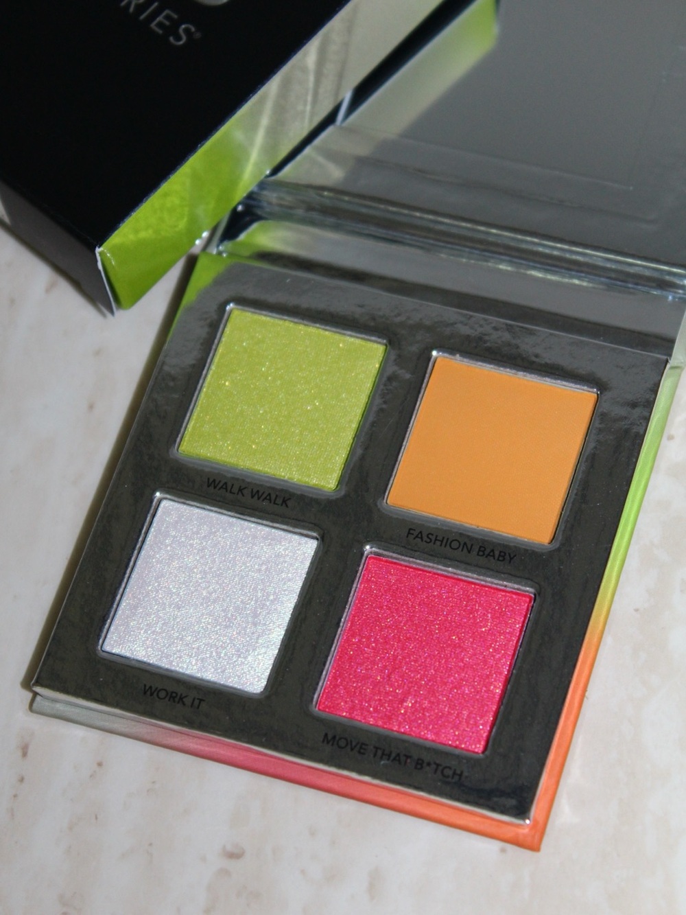 Haus Labs by Lady Gaga 4WAY 'Runway' Eyeshadow Palette - Picture 10 of 16